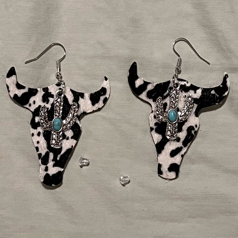 Boutique cow skull with cactus earrings